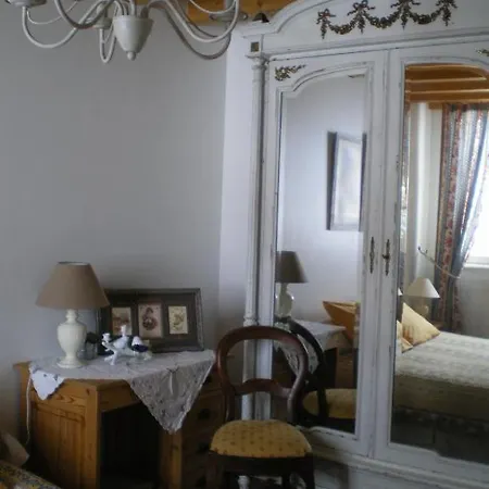 Au Bon Gre D'hugoline Bed & Breakfast