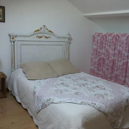 Au Bon Gre D'hugoline Bed & Breakfast