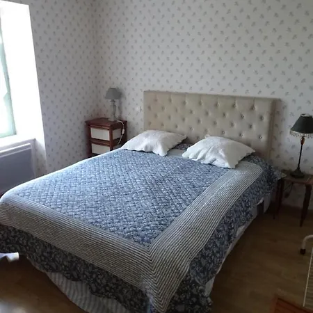 Au Bon Gre D'hugoline Bed & Breakfast